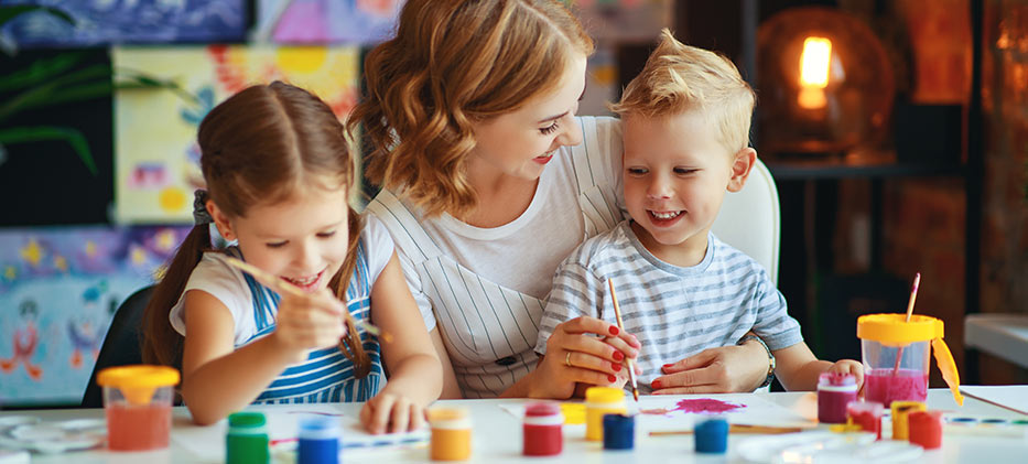 Garde d’enfants le mercredi : une journée douce et équilibrée à la maison
