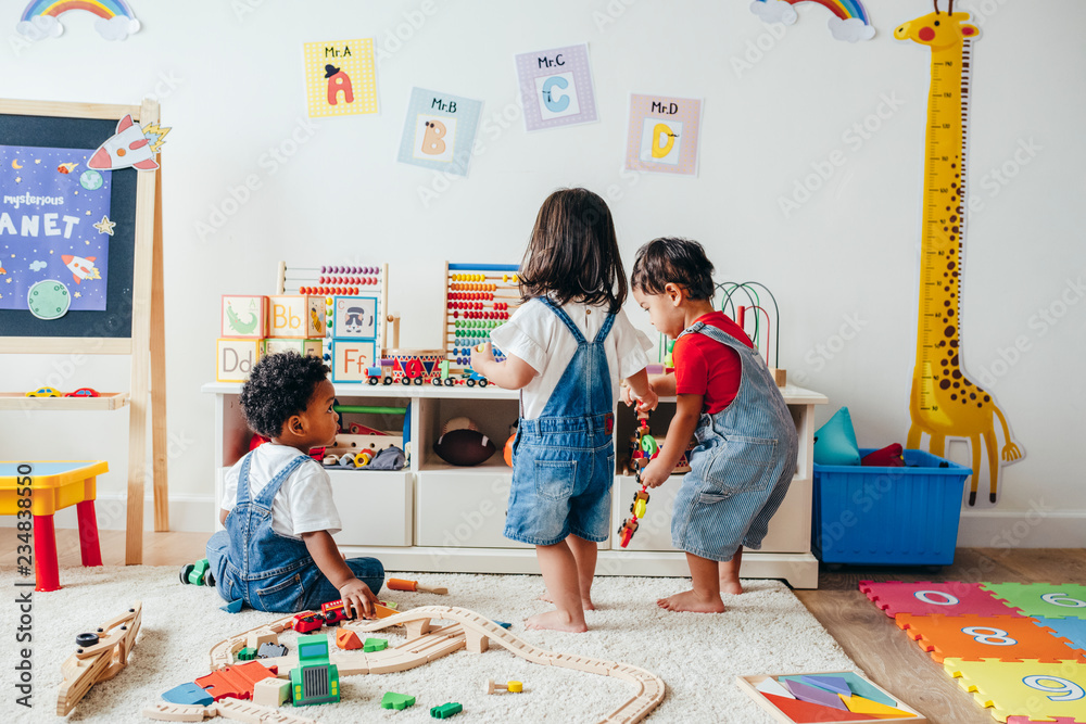 Crèche ou Nounou à domicile ? Que choisir ?